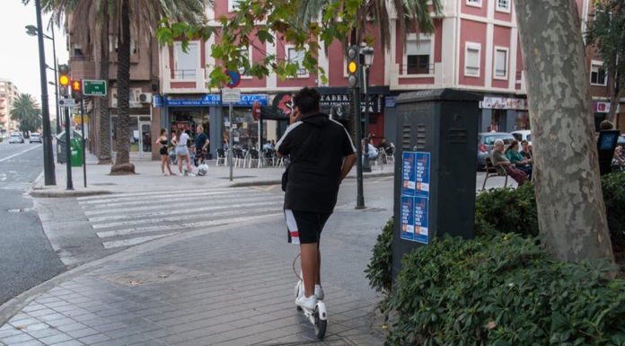 Muere un menor de 17 años cuando circulaba en un patinete por la CV-35 Tragedia en Valencia: joven fallece en accidente con patinete