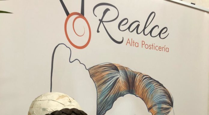 Realce entrega la posticería a las Falleras Mayores de Valencia y sus Cortes realce