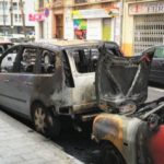 Dos de los coches quemados en el barrio de Ruzafa.