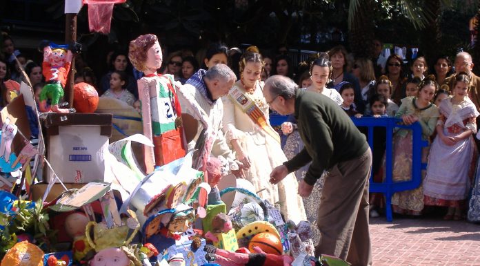 El Ayuntamiento propone acortar las vacaciones falleras en los colegios Calendario escolar: así serán las vacaciones escolares de las Fallas 2023