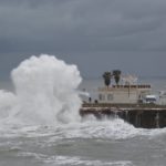 La borrasca Blas llega a Valencia con lluvias y olas de cuatro metros