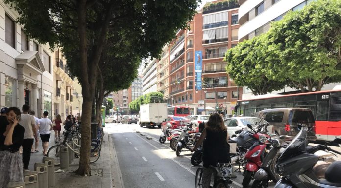 Els valencians favorables al transport públic en Colón però adverteixen de la saturació Carril ciclista de la calle Colón de Valencia. / EP