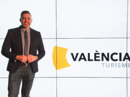 El diputado de Turismo, Jordi Mayor, durante la presentación de la nueva imagen València Turisme