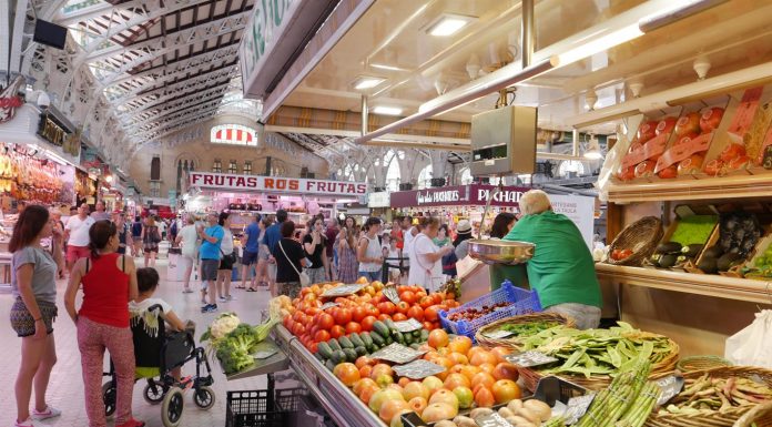 Els productes valencians arriben a Europa a través del Mercat Central En sus puestos se pueden encontrar 20.000 productos de alimentación