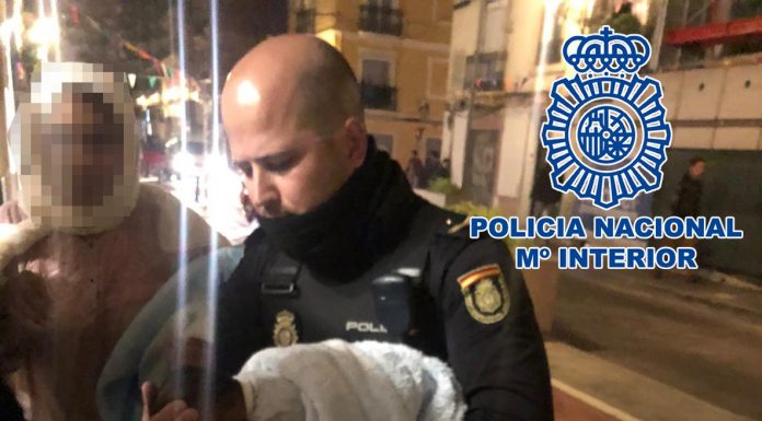 La policia salva la vida d’un bebè després de 20 minutos de reanimació en Russafa La policía salva la vida de un bebé tras 20 minutos de reanimación en Ruzafa