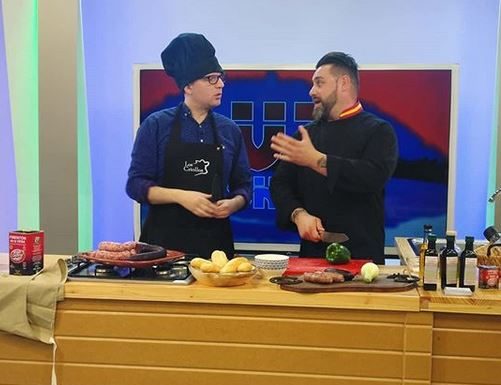 Aprende a cocinar chorizos con salsa criolla