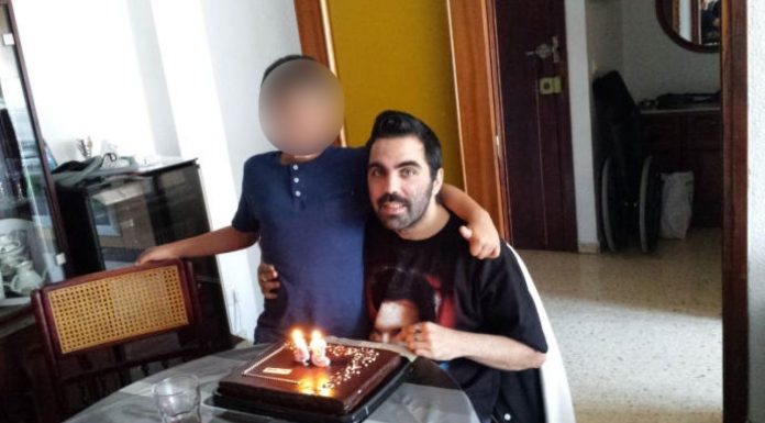 Buscan al estafador de dos hermanos enfermos de ELA Buscan a un estafador de dos enfermos de ELA