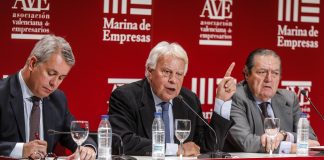 Felipe González: «Em repugna l’autoritarisme d’esquerres i de dretes» Felipe González en la conferencia de AVE