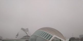 Valencia amanece con brumas y bancos de niebla en una jornada invernal