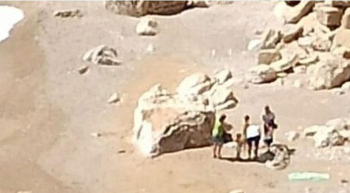 Sancionan a una familia de Madrid por ir a una playa de Jávea con tres niños y la asistenta Sancionan a una familia madrileña por ir a una playa de Jávea con tres niños y la asistenta