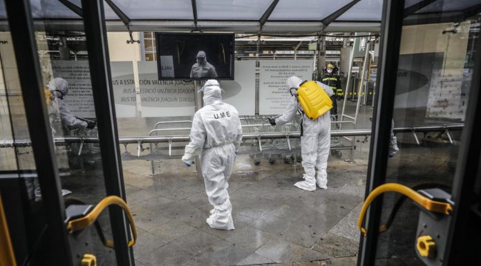 Esto es lo que dura vivo el coronavirus en las diferentes superficies Valencia suspende la desinfección contra el coronavirus de la vía pública