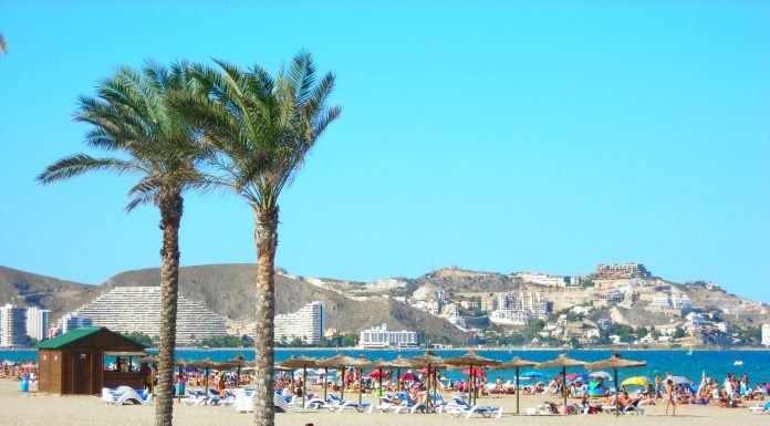 Un turista británico fallece ahogado en la playa del Racó de Cullera Encuentran un hombre muerto en la playa de Cullera