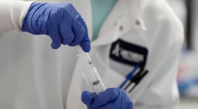 Descubrimos como son los test hechos en Elche que detectan el Covid-19 al 100% Los tests rápidos de España para detectar el coronavirus son defectuosos