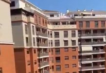 Vídeos de aplausos al tocar la manta al Coll desde la ventana aplausos