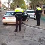 8 personas dentro de un coche