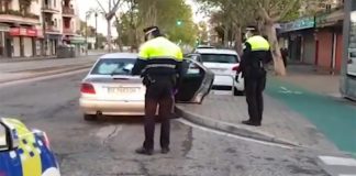 8 personas dentro de un coche