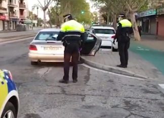 8 personas dentro de un coche