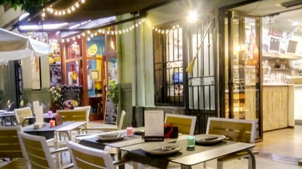 Valencia estudia suspender la tasa de terrazas por la crisis