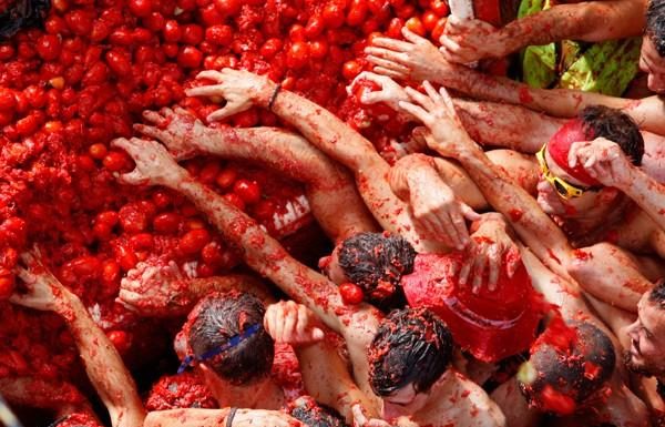 La Tomatina de Buñol se convierte en la fiesta española favorita de los chinos tomatina
