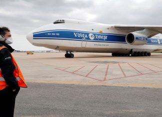 Valencia a la espera de un quinto avión con material sanitario