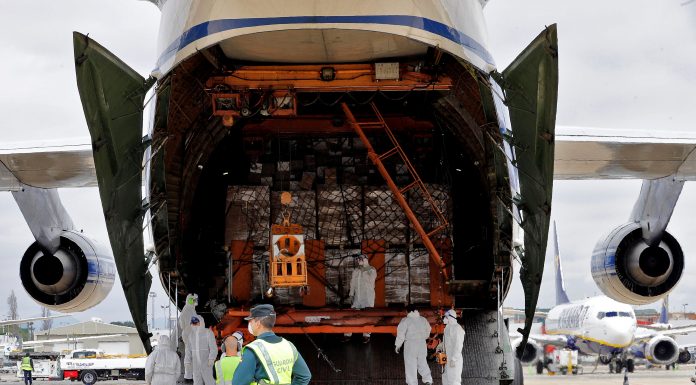 Aterra un quart avió procedent de Xina amb 65 tones de material sanitari Aterriza un cuarto avión procedente de China con 65 toneladas de material sanitario