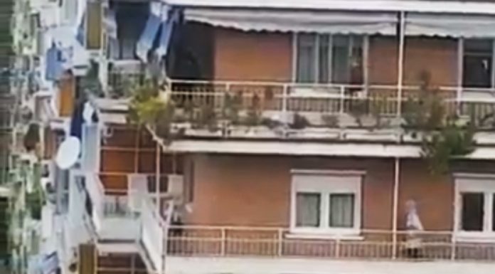El desternillante vídeo de una carrera de balcones carrera de balcones