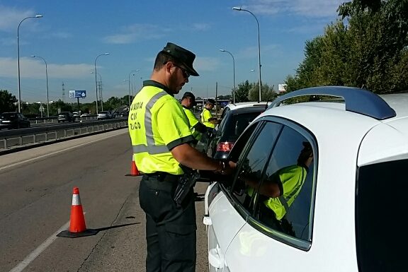 Així serà el dispositiu especial de la DGT per Setmana Santa Detenido un camionero que multiplicaba la tasa de alcoholemia