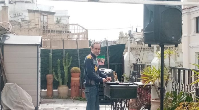 Un DJ valenciano ameniza todas las tardes a sus vecinos con música tras los aplausos de agradecimiento dj xino televalencia