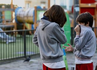 Valencia cierra los parques infantiles para evitar más contagios