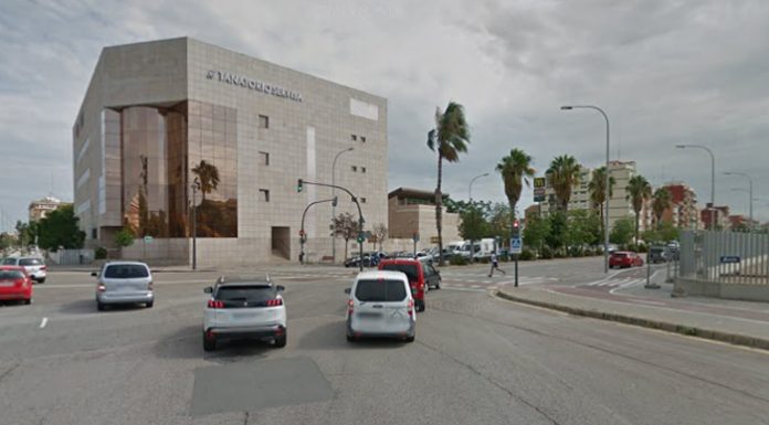 Muere un hombre que se cortó el cuello en Tarongers