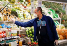 Una cadena de supermercados obligará a llevar mascarilla para comprar a partir del lunes