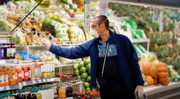 Una cadena de supermercados obligará a llevar mascarilla para comprar a partir del lunes