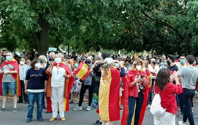 Las protestas contra el Gobierno por la gestión del coronavirus crecen en Valencia