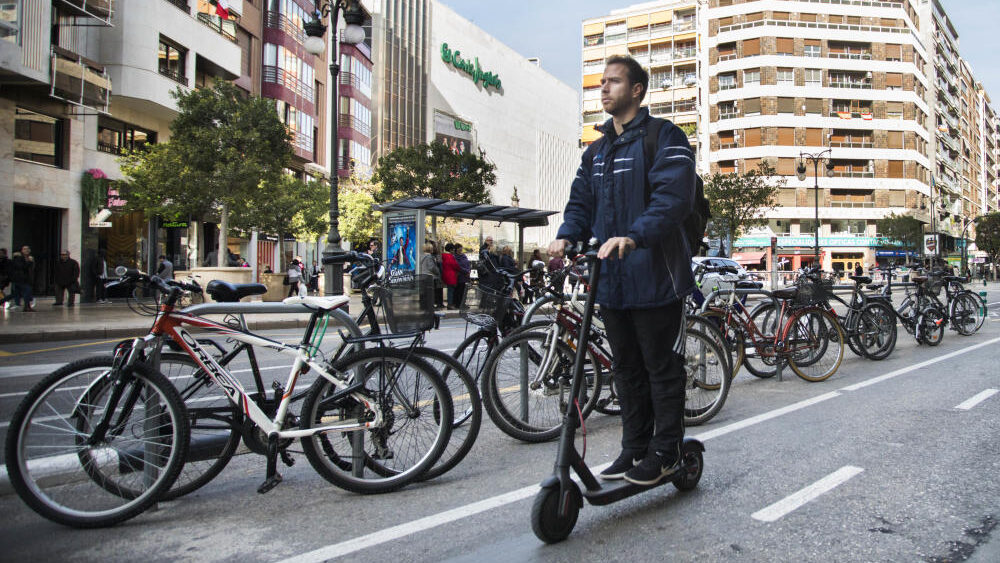 La Generalitat dará ayudas de 250 euros para comprar bicis y patinetes