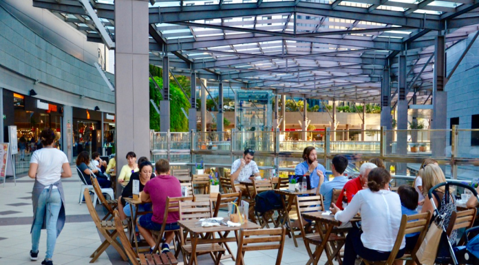 Horarios y centros comerciales abiertos el Domingo de Pascua Estos son los centros comerciales abiertos en Valencia por Año Nuevo