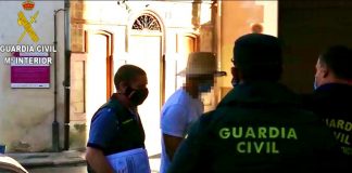 Nacho Vidal durante la detención de la Guardia Civil.