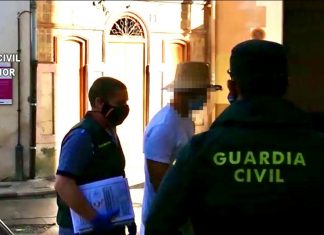 Nacho Vidal durante la detención de la Guardia Civil.