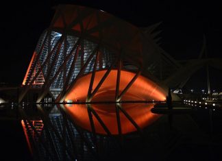 La Ciutat de Les Arts se ilumina de naranja