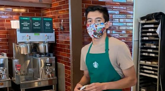 Un camarero se niega a atender a una clienta sin mascarilla y recibe 80.000 euros en propinas un camarero