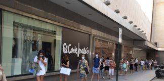 Las tiendas y centros comerciales abren sus puertas durante San Vicente Mártir