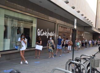 Las tiendas y centros comerciales abren sus puertas durante San Vicente Mártir