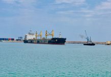 Confinan a la tripulación de un petrolero en Castellón por llevar 8 casos de coronavirus El colapso de los puertos que puede afectar al Black Friday y a la Navidad