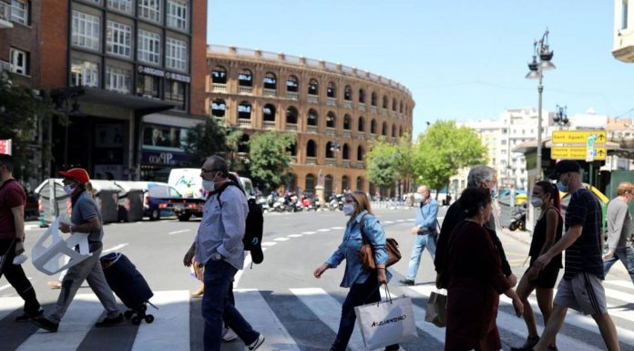 Sanitat prorroga 14 dies més les mesures extraordinàries per a frenar la pandèmia Valencia registra un nuevo brote de coronavirus que afecta a una familia