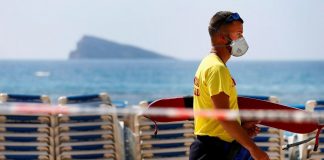 Fallece un hombre ahogado en una playa de Benidorm