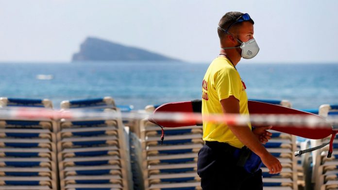 El riesgo extremo de contagios llega a los municipios turísticos de la costa valenciana