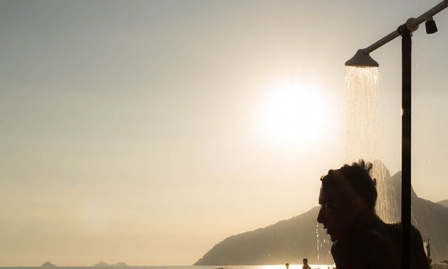 Detienen a una pareja de 40 años por practicar sexo en la playa delante de varios niños