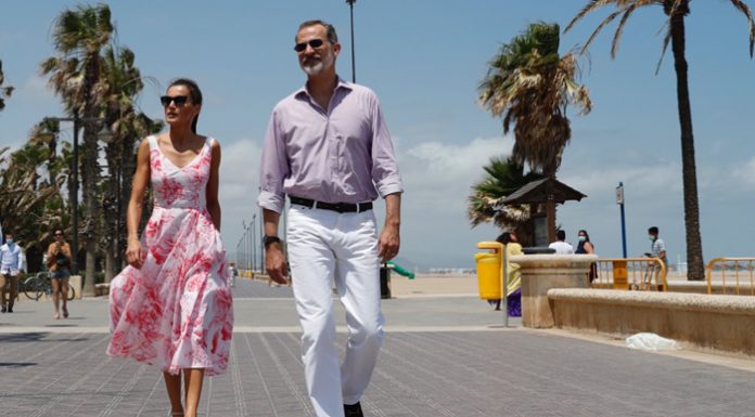 Los reyes comen una paella en la «Pepica» de Valencia