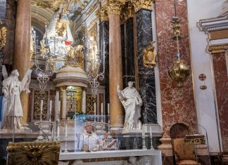 mamparas contra el covid en la Basílica