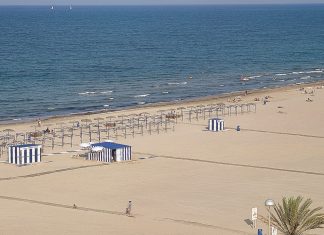 La Comunitat prohíbe fumar en las playas