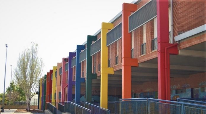 Sin cuarentena ni PCR en un colegio de Silla tras el positivo de una alumna Sin cuarentena ni PCR en un colegio de Silla tras el positivo de una alumna